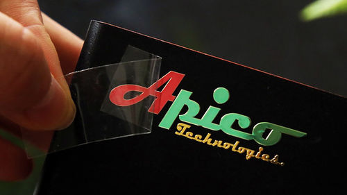 Impresión de etiquetas y logotipos personalizados